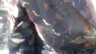 Visoka in debela kurba ponoči uživa v trdi analni