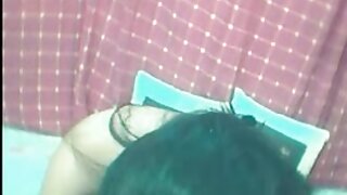 Rdečelaska najstnica, ki prvič doživlja DP