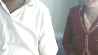 Temnolaska kurba ima odličen seks s svojim polbratom