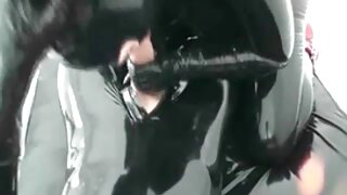 Gladka pizda hottie se vrta po jogi