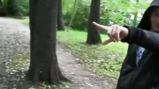 Seansa razbijanja ob bazenu z Adriano Chechik