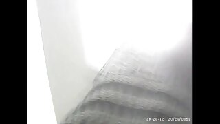 Plavolasa psička Sabrina v prostem času masturbira