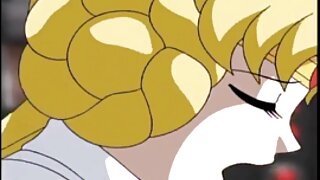 Neverjetno prsata blondinka se igra s svojim čednim ljubimcem