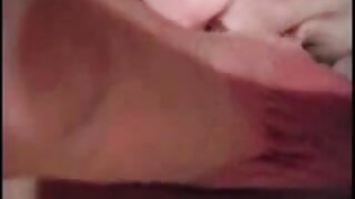 MILF z raztresenimi joški prejme denar v zameno za muco