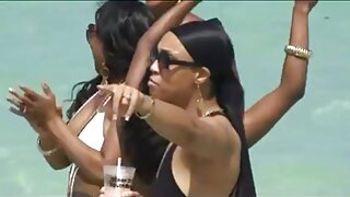 Lizi Vogue je komaj zakonita najstnica, ki obožuje samozadovoljevanje